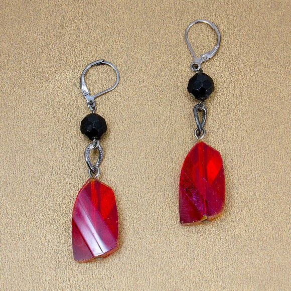 Red, black and gray glass bead necklace an earring set made with gray oval links - Picture 9 of 12